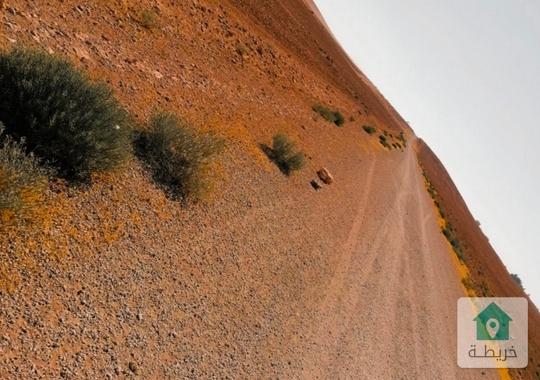 ارض سكنية تقع في المشتى طريق المطار بالقرب من مطار الملكة علياء الدولي 