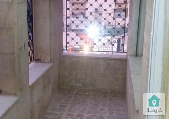 ‏شقه للبيع في الذراع الغربي بالجانب من مدرسة ميسلون ‏3 غرف نوم وصالون وحمامين وبلكونه‏مطله على الش