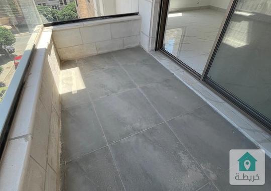 ثالث مع روف دوبلكس في ضاحية الياسمين تشطيب حديث 