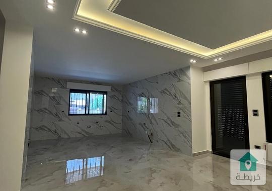 ثالث مع روف في اجمل مناطق ضاحية النخيل تشطيب ملوكي 