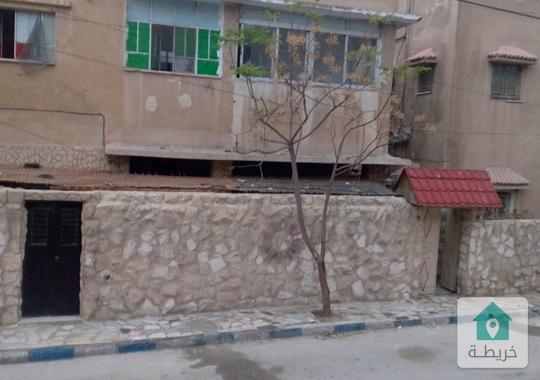 عماره للبيع طابقين وتسويه الزرقاء حي الظباط شارع محمد الجلامده بجانب مدرسه حي الظباط 