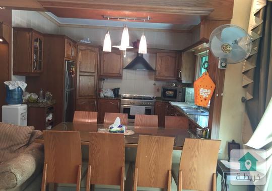 شقة للبيع في الرونق موقع رائع 171م مدخل مستقل وحديقة وترس