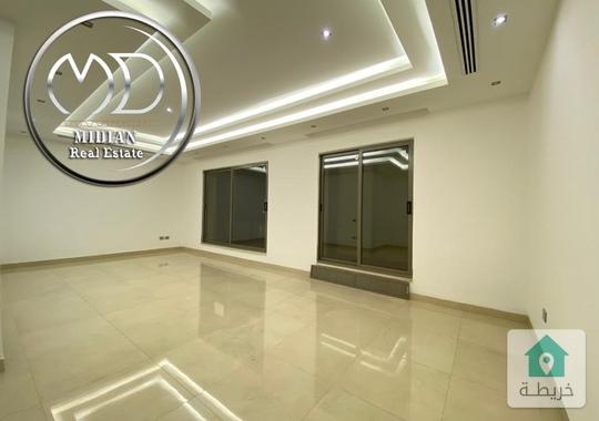 شقة ارضية دوبلكس جديدة فارغة للايجار دابوق مساحة 600م مع ترس وحديقة 300م و مسبح تشطيبات فاخرة