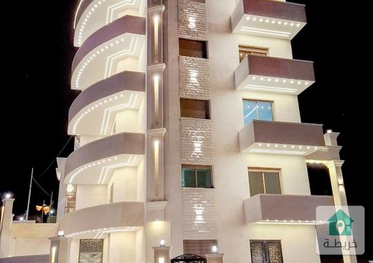 شقه فخمه للبيع بشفا بدران شبه ارضيه على مستوى الشارع داخلي 150م وخارجي 160م للبيع ب 81 الف0796974924