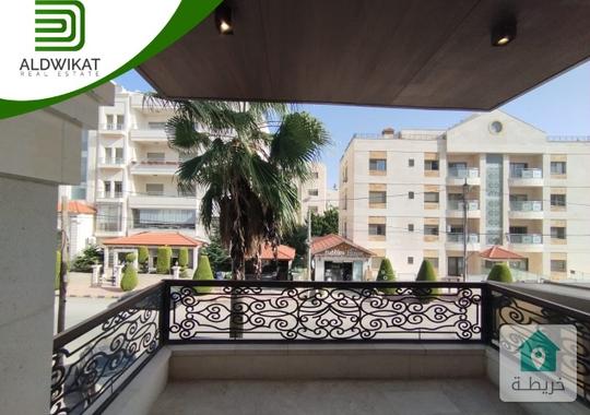 شقة للبيع في الصويفية السابع  قرب كوزمو طابق اول مساحة البناء 200م ومساحة الترس 12م