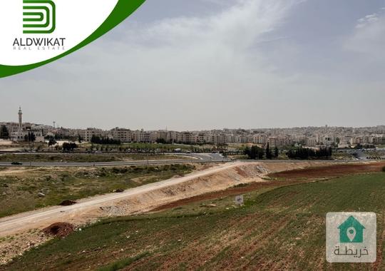 شقة مميزة طابق ثاني للبيع في حي الصحابة رجم عميش مساحة 250م والترس 10م