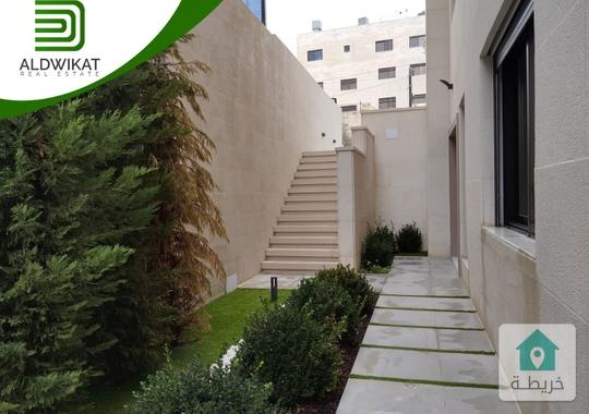 شقة دوبلكس للبيع في ضاحية الامير راشد طابق ارضي مساحة البناء 270م ومساحة الحديقة 120م ومساحة الترس 1