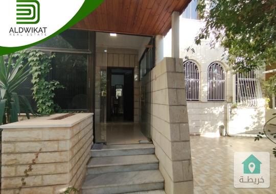 شقة للايجار في شارع عبدالله غوشة طابق ارضي مساحة البناء 180م ومساحة الحديقة 200م والترس 15م 