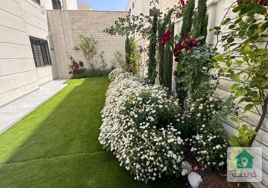 شقة شبه ارضي للبيع في اجمل مناطق الكرسي مساحة البناء 170م الحديقة 100 الترس 70م