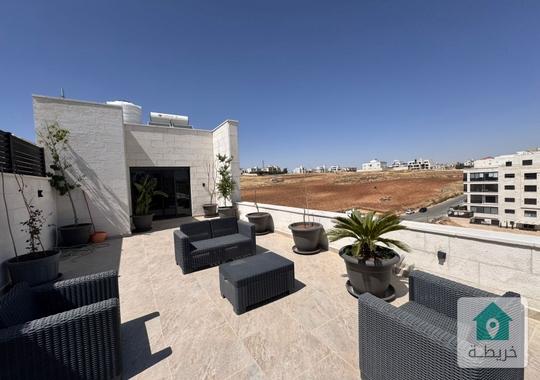 شقة مفروشة طابق أخير مع روف للبيع في رجم عميش مساحة 270م داخلي والترس 120م منطقة هادئة ومطلة