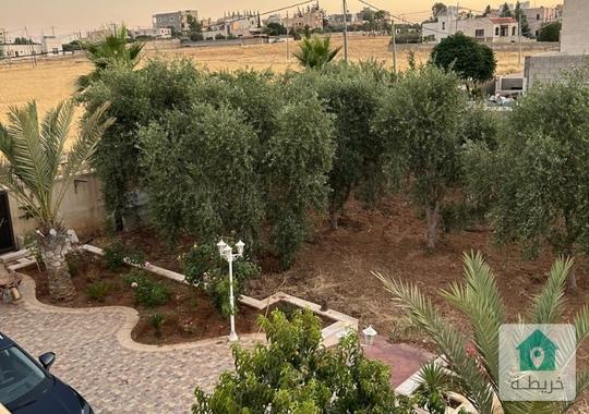 فيلا حجر سوبر ديلوكس فخمه جداا مساحة الارض 900متر