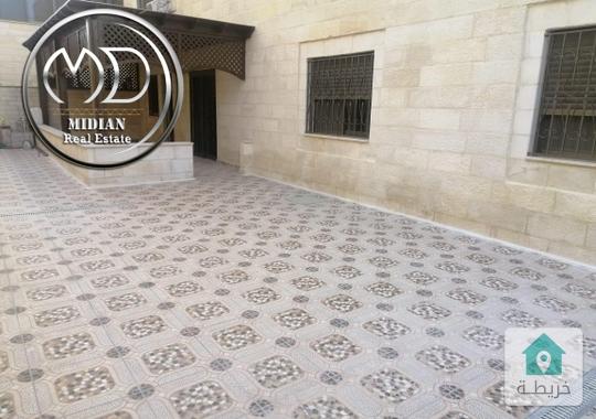 شقة شبه ارضي فارغة للايجار خلدا مساحة 280م مع ترس و حديقة 200م تشطيبات سوبر ديلوكس