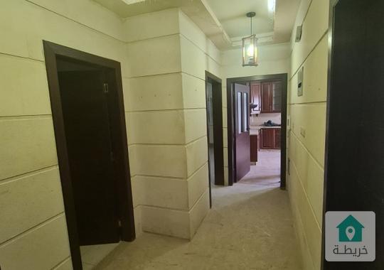 شقة واسعة جداً بحالة ممتازة للبيع في الرونق من المالك مباشرة 