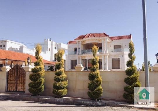 فيلا مميزة بتشطبيبات فاخرة للبيع