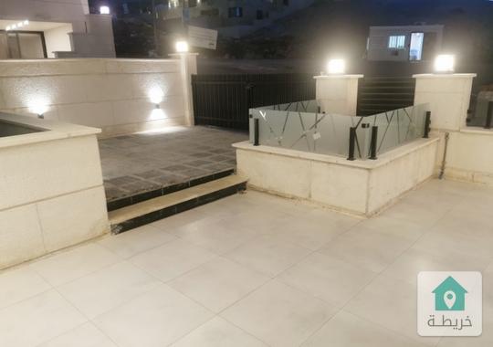 شقة فاخره ارضية للبيع في الطبقة قرب الظهير بسعر مغري 