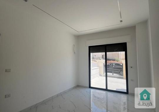 شبه ارضي 100 متر مع ترس 85 متر مرج الحمام منطقة مخدومة 