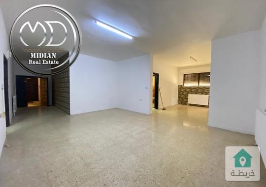 شقة شبه ارضي فارغة للايجار الجندويل مساحة 180م بسعر مميز