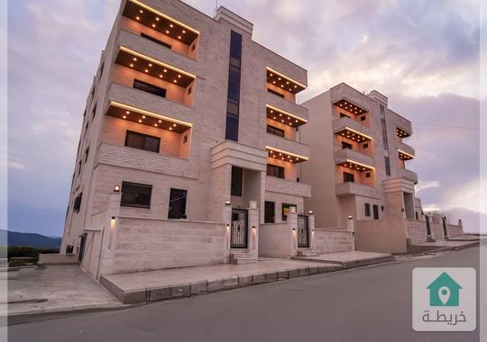 شقة للبيع في الزرقاء الجديدة جبل المغير بتشطيبات سوبر ديلوكس ومساحة 125م 