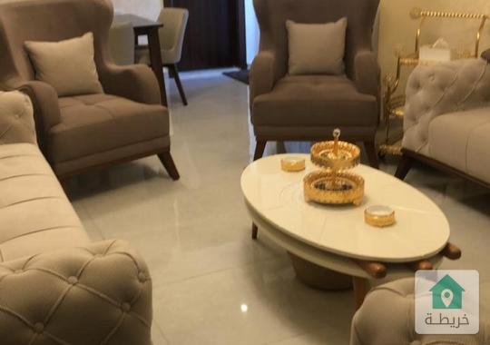 شقه ارضيه فخمه مقابل عريفه مول دوار المشاغل مساحه داخلي 170م وخارجي70م للبيع بسعر 83 الف 0796974924