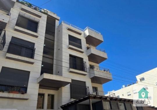 للبيع شقة طابق اخير مع روف في الجندويل 