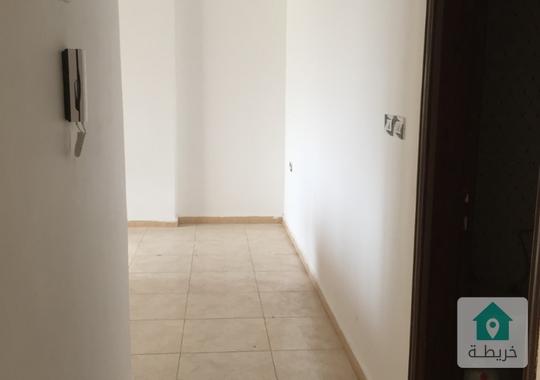 شقه ارضيه بالزهور للبيع 