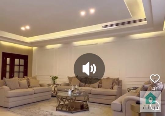 شقه فخمه كبيره ارضيه ٣٠٦ م أربع غرف نوم ٢ ماستر مطبخ راكب ومكيف سنترال وتدفئ تحت البلاط مع حديقه 