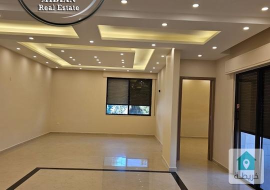 شقة فارغة للايجار ضاحية الامير راشد مساحة 300م 4 نوم طابق اول تشطيبات و ديكورات فاخرة