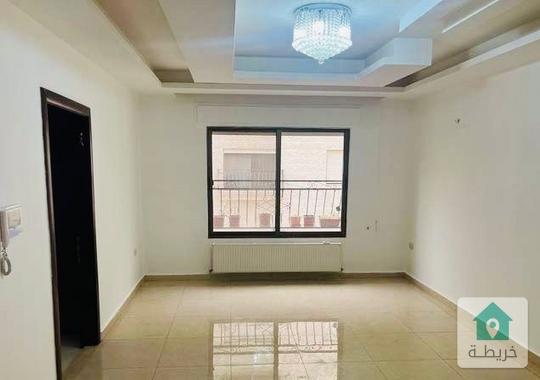 شقة للبيع طابق أول في اجمل مناطق دابوق ( الكرسي ) بالقرب من أسواق السلام. 