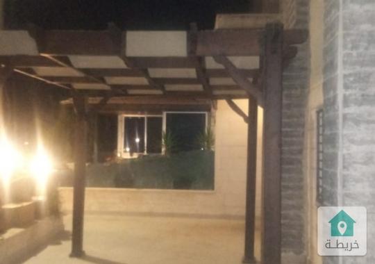 شقه ارضيه لقطه خلف المدارس العالميه طريق المطار 