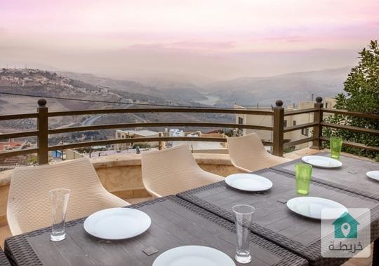 شاليه خمس نجوم داخل كومباوند بإطلالة مميزة على سد الملك طلال مساحة الارض 900 متر وبناء 240 بالجبه