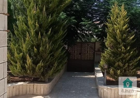 منزل للبيع يبعد عن طريق المطار 1كيلو متر خلف فندق أوبال 