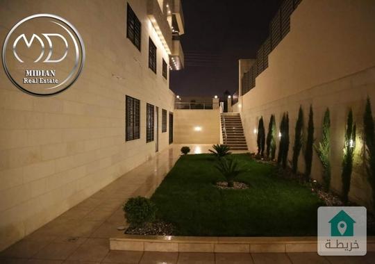 شقة شبه ارضي فارغة للايجار ضاحية النخيل مساحة 200م مع ترس و حديقة 250م تشطيبات ديكورات عصرية فاخرة