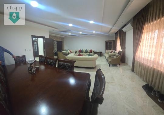 للبيع شقة في ام اذينة ارضي على مستوى الشارع 