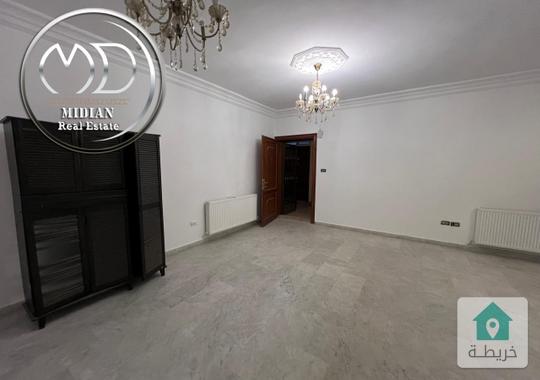 شقة للبيع ام اذينة مساحة 135م طابق ثالث سوبر ديلوكس تصلح للاستثمار بسعر مميز