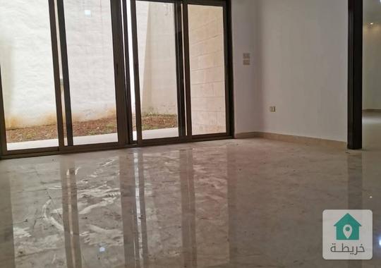 شقه طابق شبه ارضي في أرقى مناطق الدوار الرابع بالقرب من الرئاسه