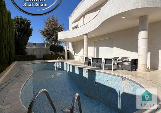 فيلا مستقلة للبيع في أجمل مناطق عمان  الظهير مساحة 1200م مع مسبح و تراسات و حدائق تشطيبات و ديكورات