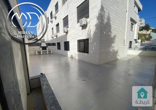 شقة جديدة شبه ارضي فارغة للايجار دابوق مساحة 200م مع تراسات 150م تشطيبات وديكورات عصرية فاخرة