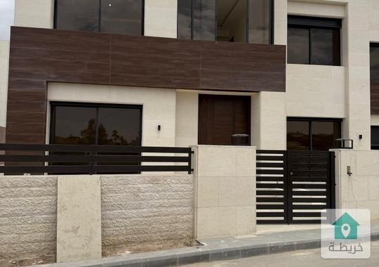 فيلا شبه مستقلة للبيع في دابوق داخل كومباوند 