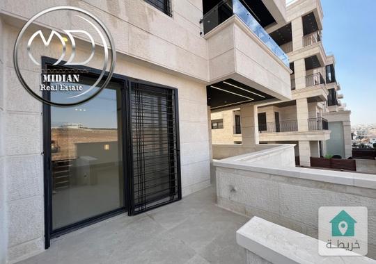 شقق ارضية و شبه ارضي جديدة للبيع حي الصحابة مساحات 240م  250م مع تراسات و حدائق تشطيبات فاخرة 